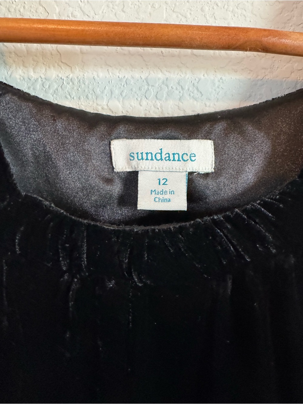 Sundance Bella Elegance Black Velvet Sleevless Halter Top Holiday Party Top 12 - Picture 4 of 8